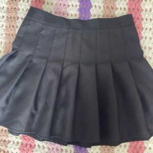 black pleated skirt. barely worn. originally bought for 16$.